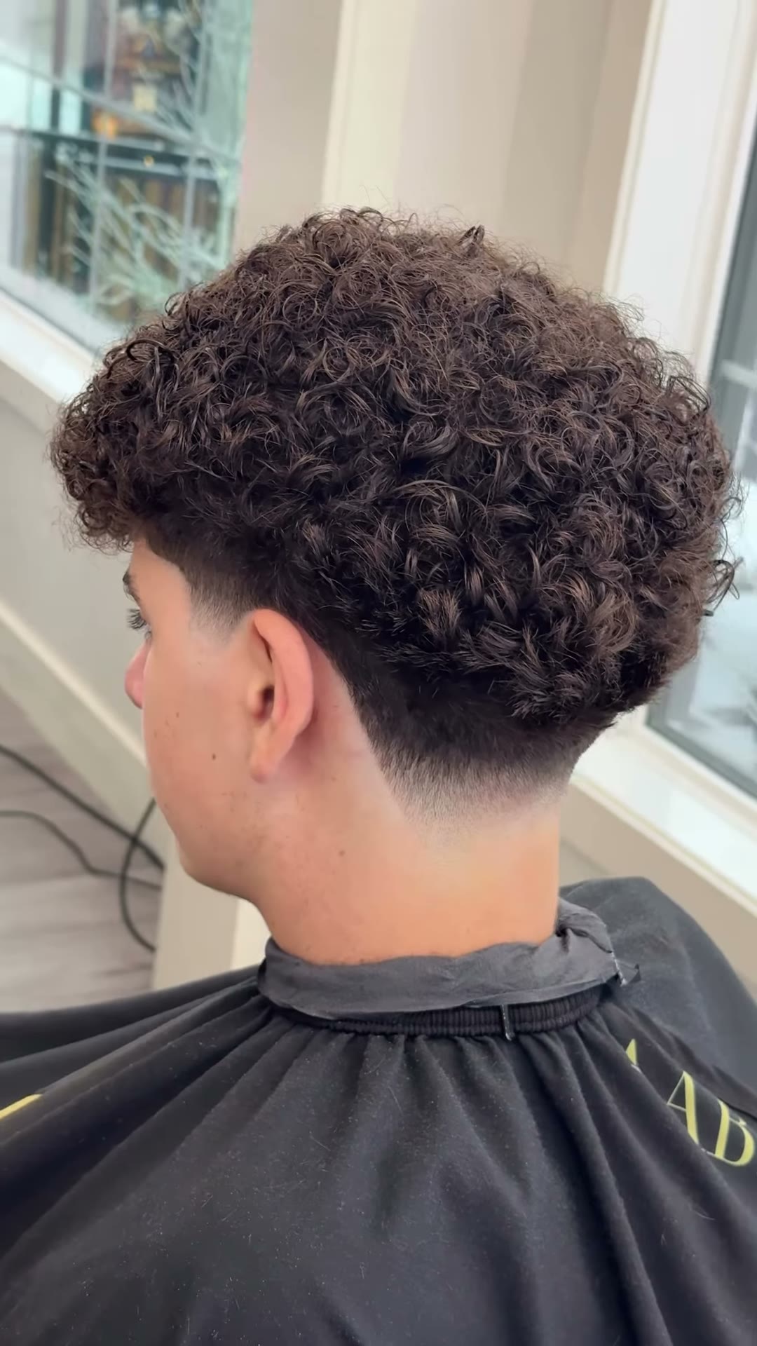 Curly taper, back view